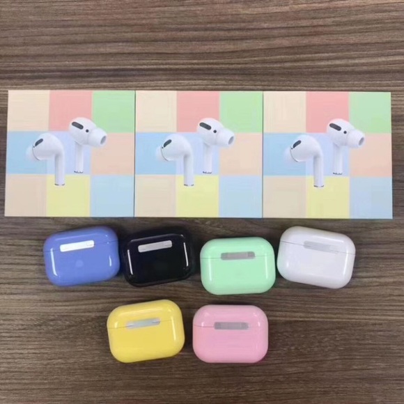 Wireless Bluetooth earpods with charging case. - Picture 2 of 9